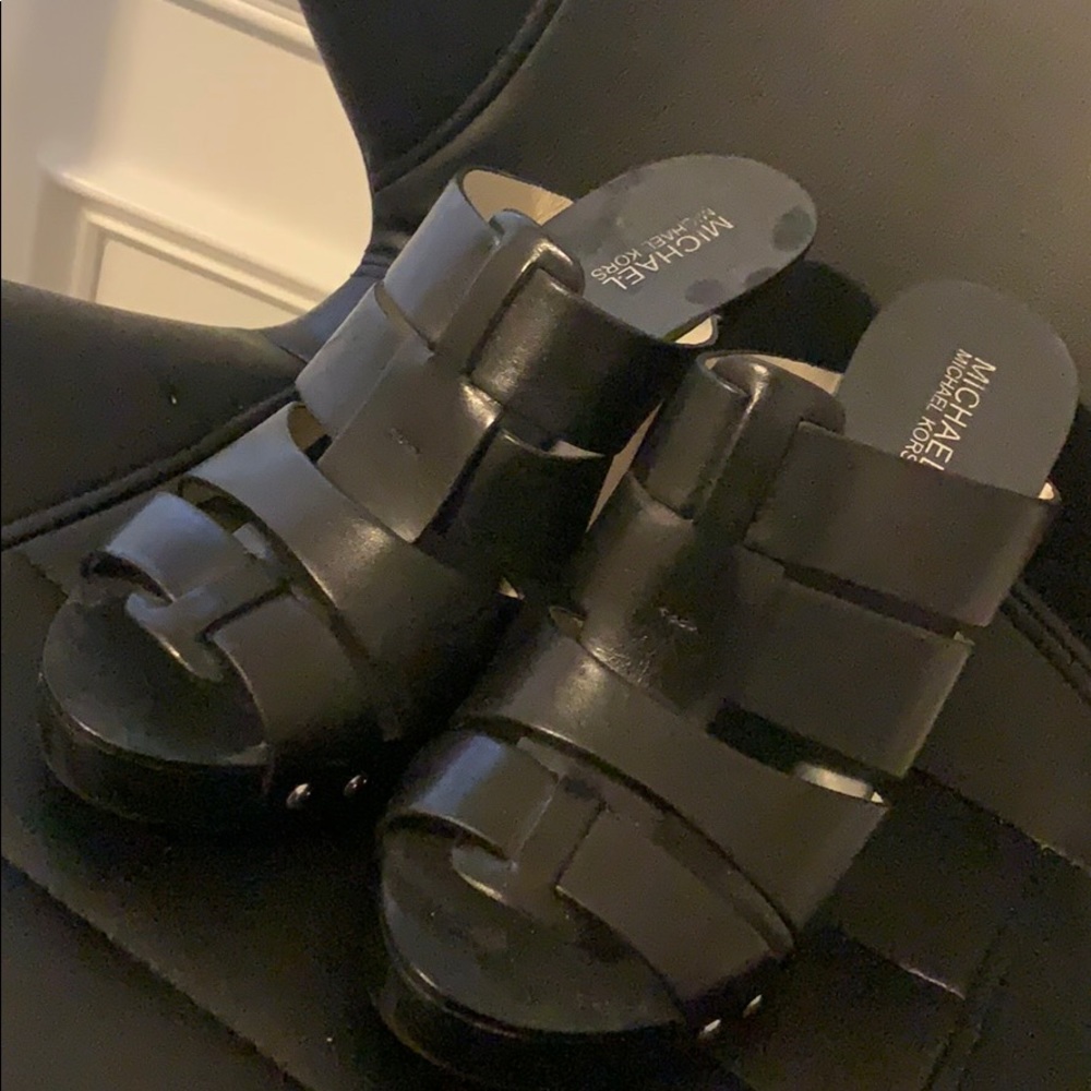 Michael Michael kors sandals size 10M